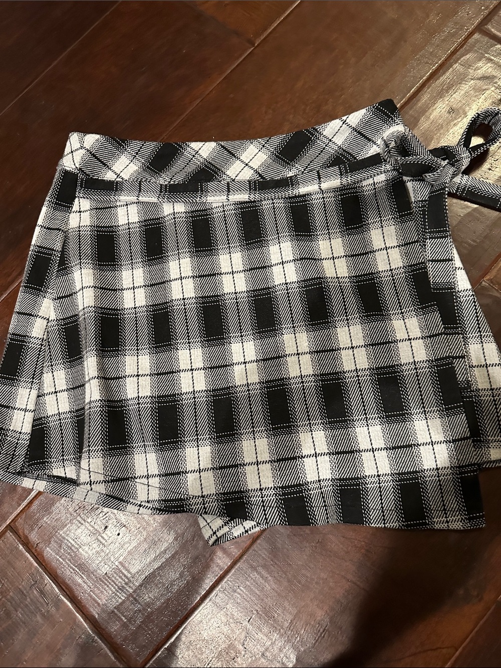 High-Waist Black & White Plaid Mini Skort with Side Tie